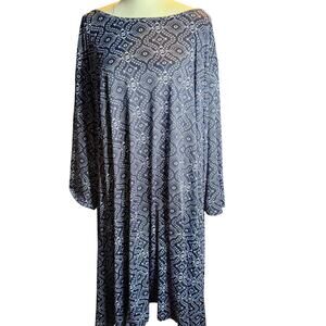 Elegant Black and White Patterned Dress